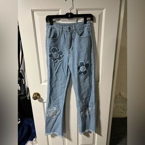 Cute flower stitch mom jeans!